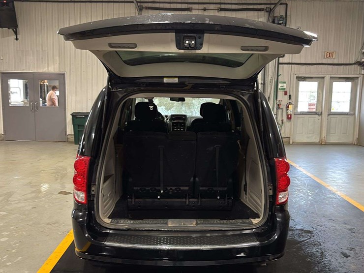 2012-dodge-grand-caravan-image-12
