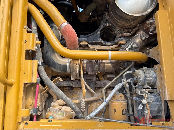2011-caterpillar-140m2-image-14