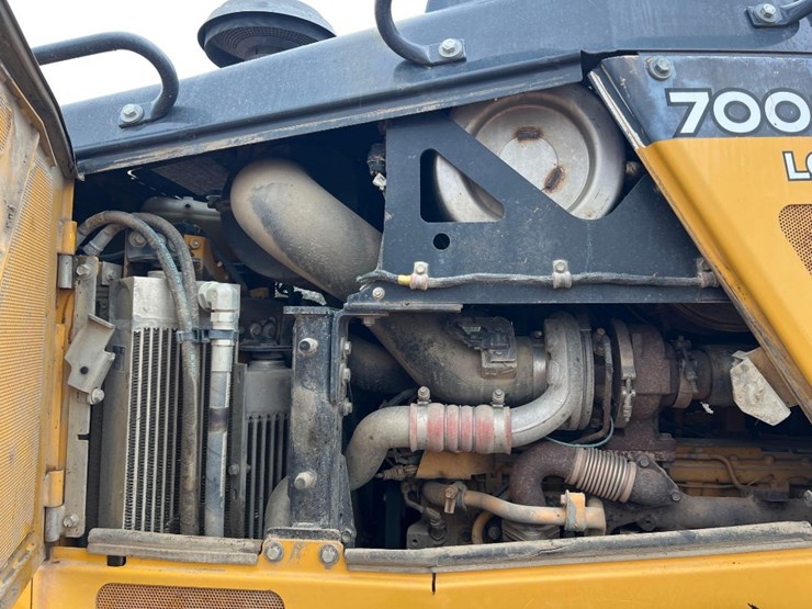 2016-deere-700k-lgp-image-30
