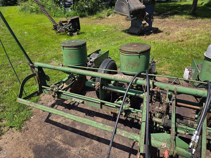 john-deere-4-row-planter,-hydraulic-lift-with-newer-hoses,-worked-when-last-used-2-years-ago,-model:-image-4