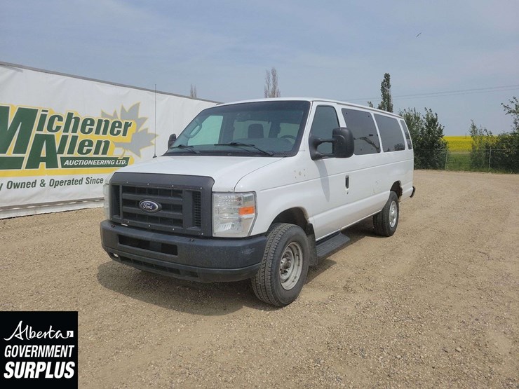 2014-ford-cargo-image-1