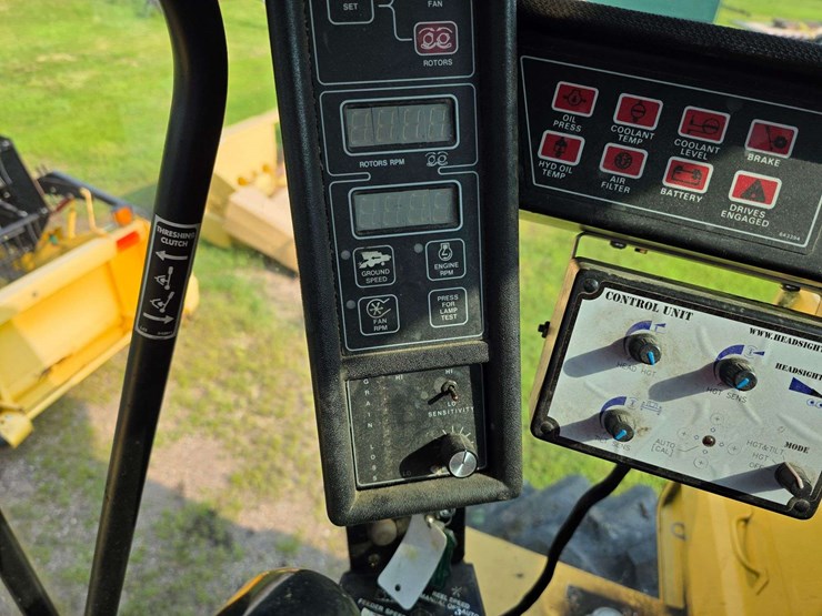 new-holland-tr87-image-47