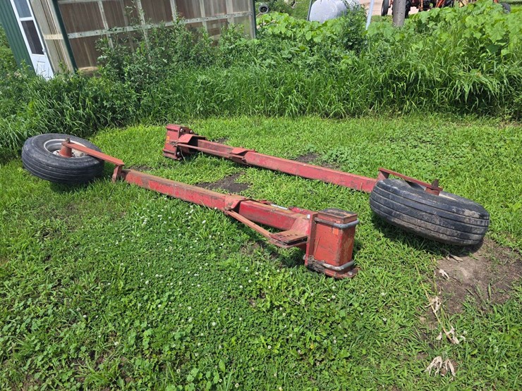 (2)-lift-assist-arms-with-9.5l-14-tires-and-cylinders,-off-no-till-drill,-buying-both-for-one-money-image-1