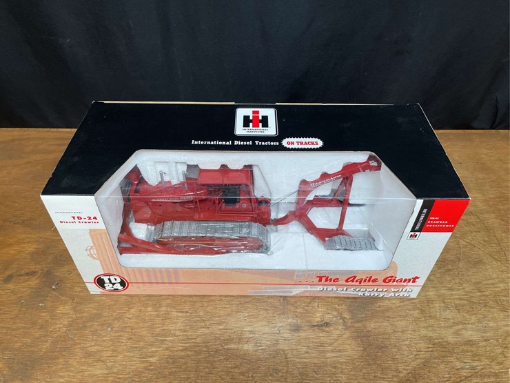 1/25-ih-td24-crawler-w/karry-arch-nib-sc-image-4