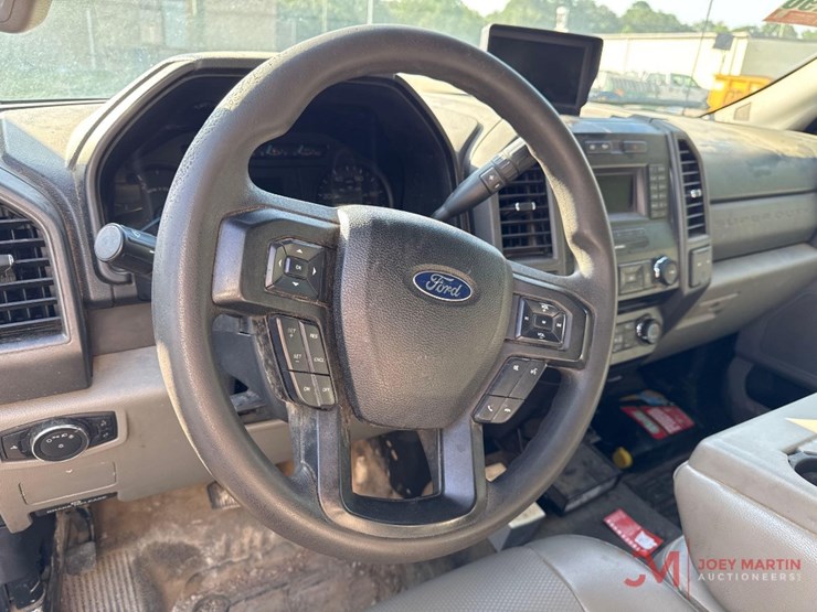 2017-ford-f550-xl-image-24