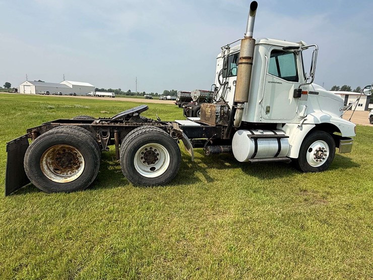 2000-international-9100-image-8