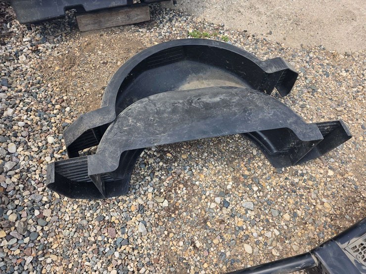 pair-of-plastic-trailer-fenders-image-4