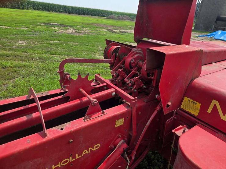 new-holland-275-image-9