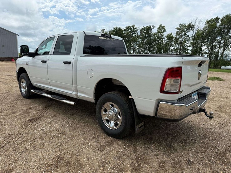 2024-ram-2500-tradesman-image-3