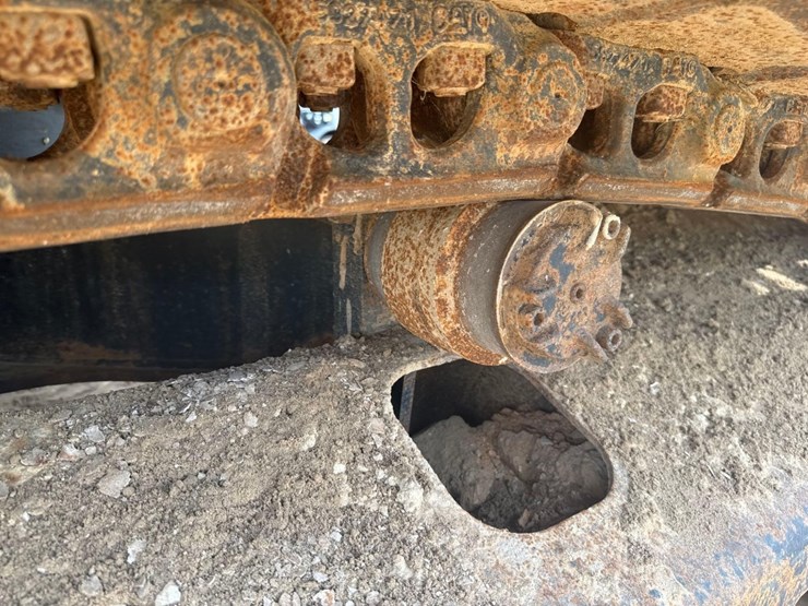 2016-caterpillar-325fl-image-15