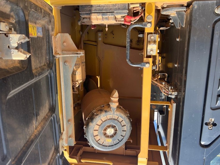 2016-caterpillar-336fl-image-31
