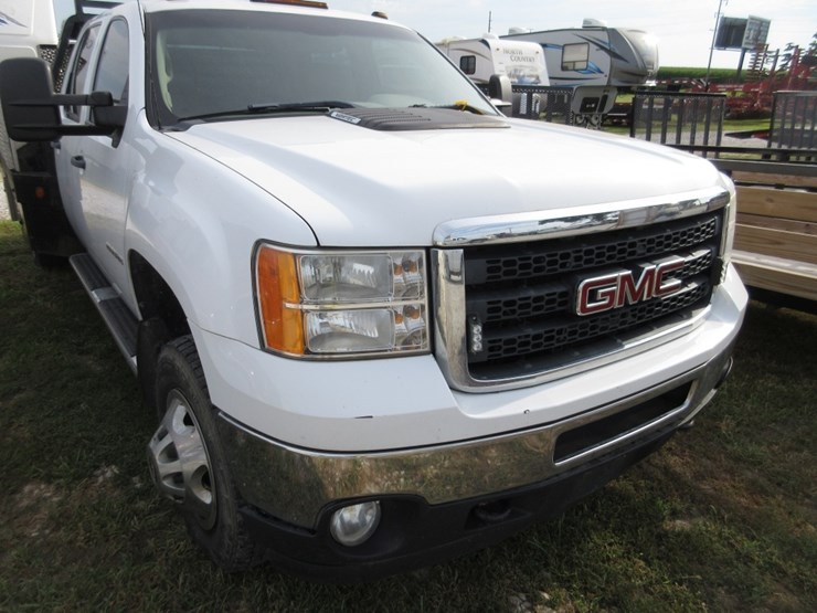 2013-gmc-3500-image-10