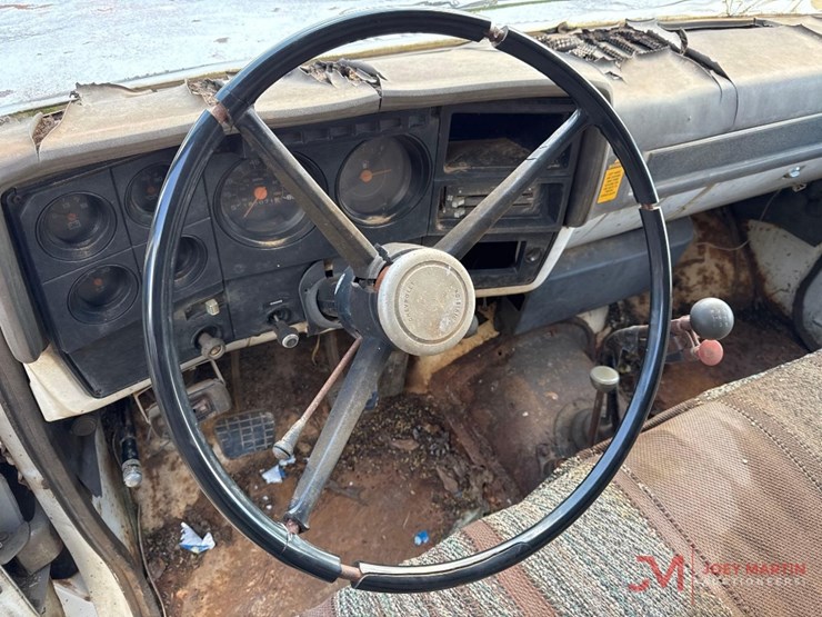 1985-chevrolet-70-image-9