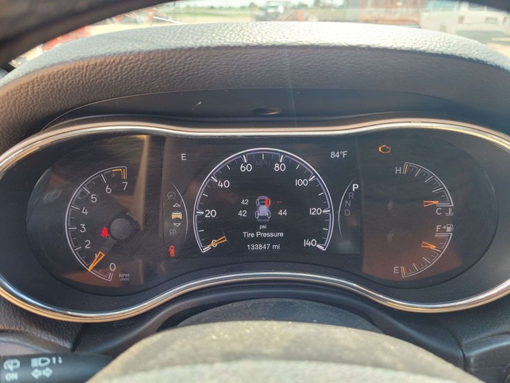 2016-jeep-grand-cherokee-laredo-image-13