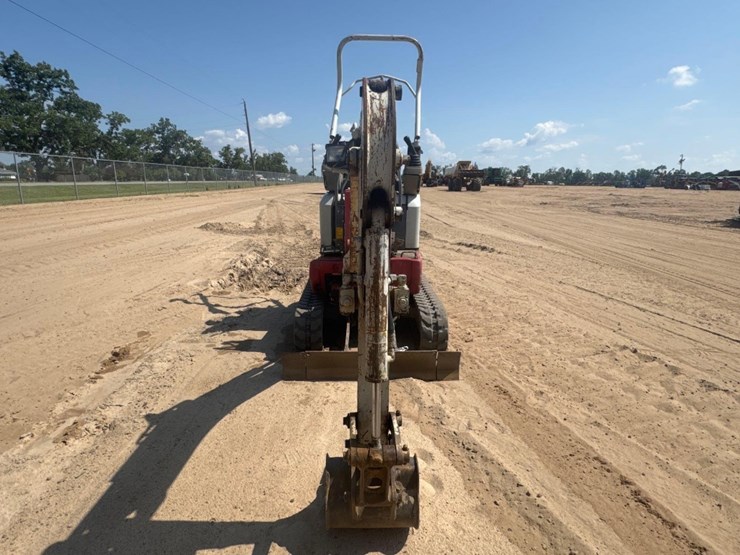 takeuchi-tb210r-image-3