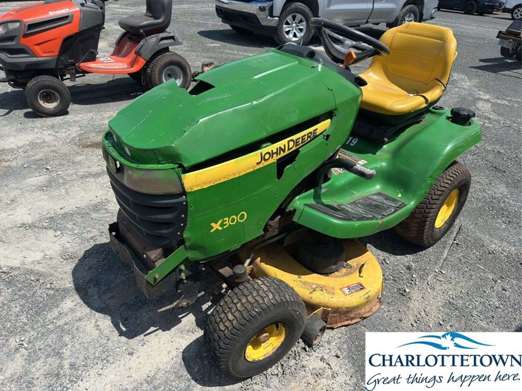 john-deere-x300-image-1