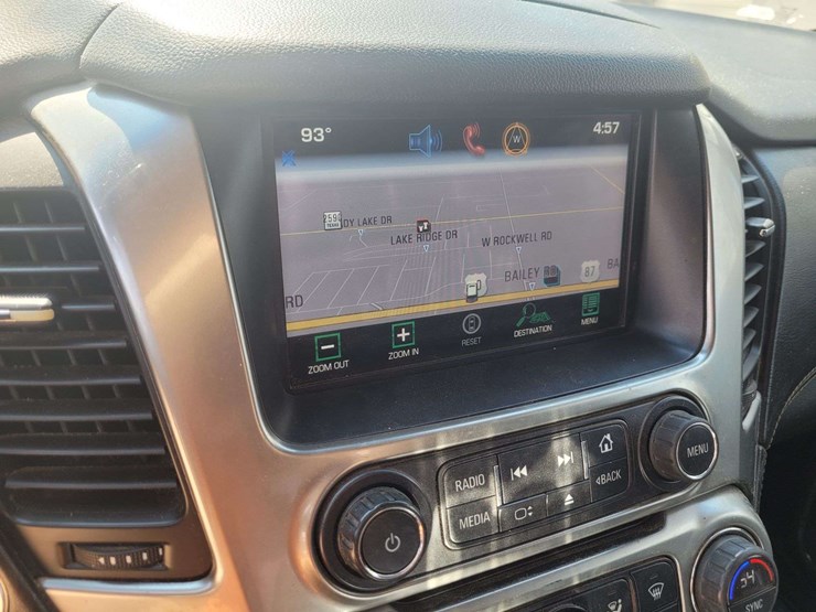 2015-chevrolet-suburban-1500-image-15