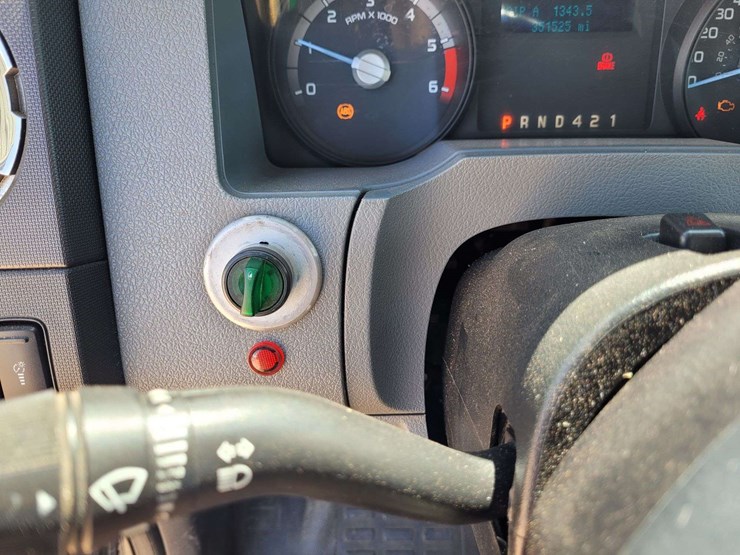 2013-ford-f650-image-16