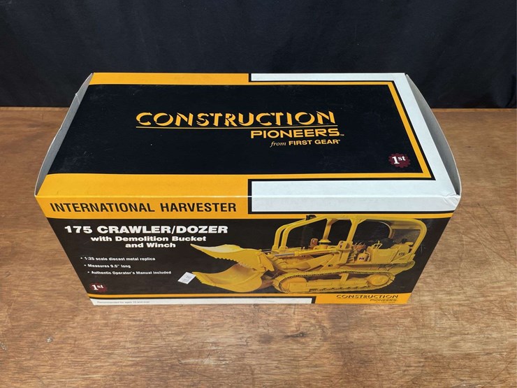 1/25-ih-175-crawler-dozer-nib-1st-gear-image-10