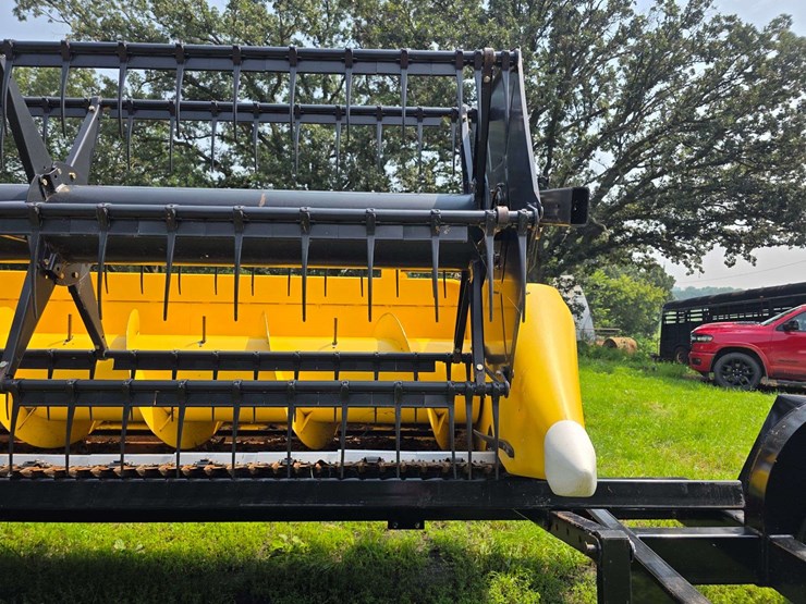 2011-new-holland-35-image-4