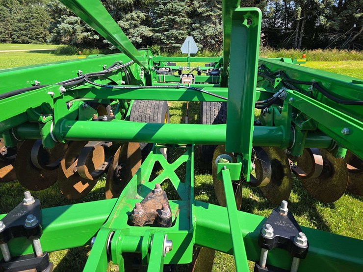 2016-john-deere-18-image-28