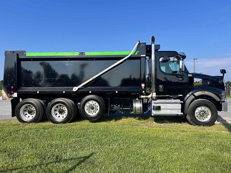 2022-western-star-tri-axle-dump-image-4