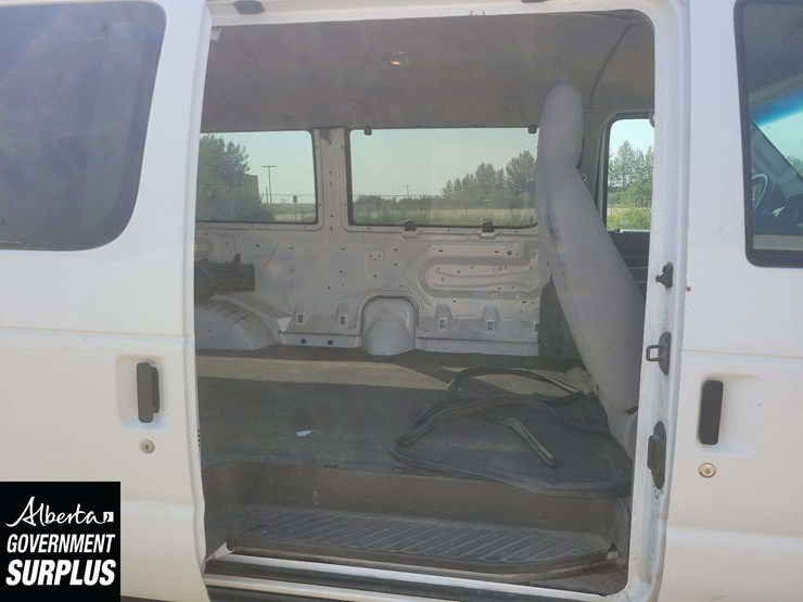 2014-ford-cargo-image-22