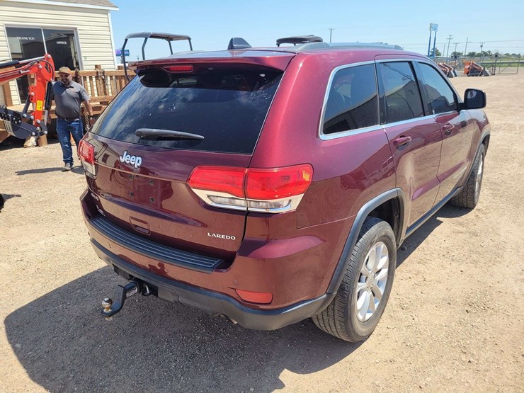 2016-jeep-grand-cherokee-laredo-image-3