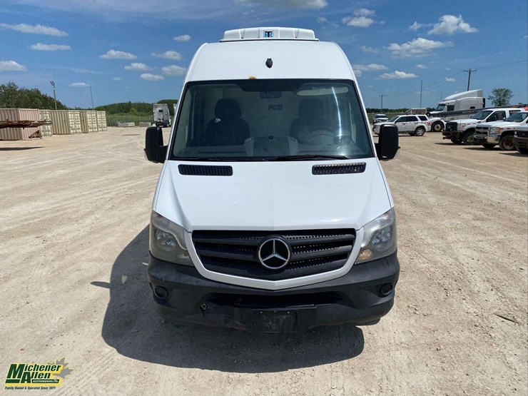 2016-mercedes-benz-sprinter-2500-image-11