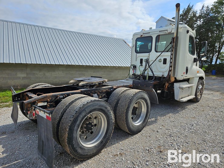 2012-freightliner-cascadia-125-image-5