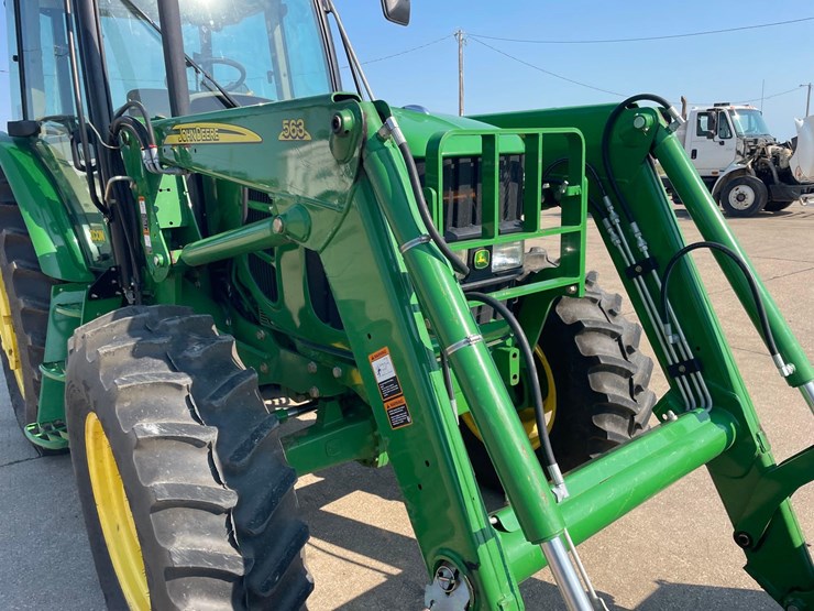 2015-john-deere-6115d-image-18