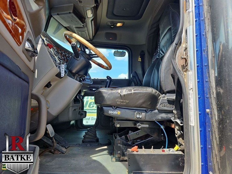 2009-peterbilt-388-image-7