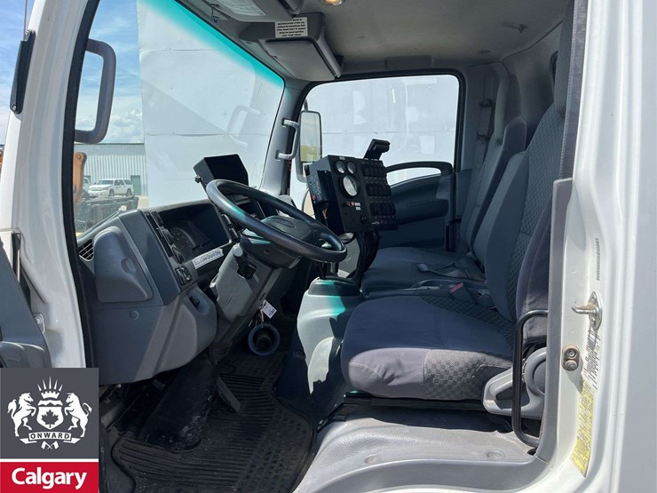 2013-isuzu-nqr-image-7