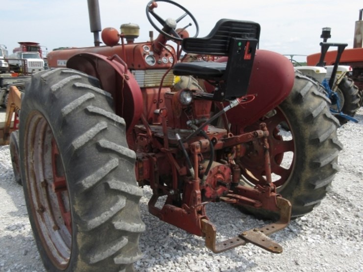 farmall-460-tractor-image-3