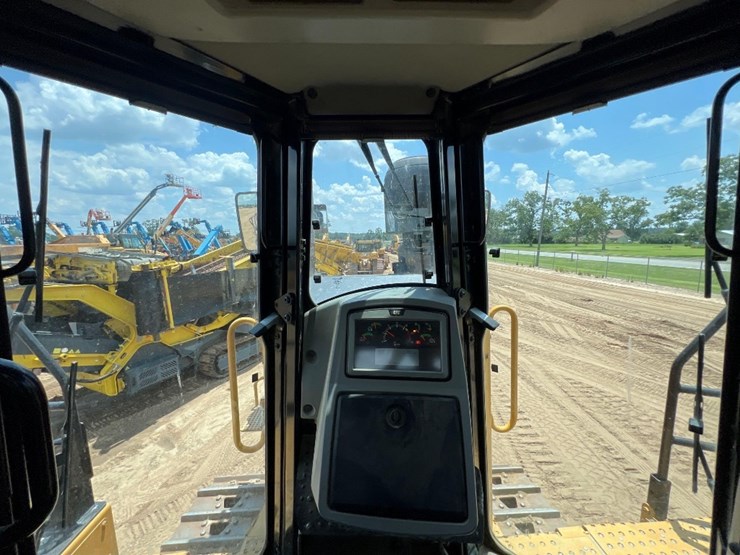 2015-caterpillar-d9t-image-40