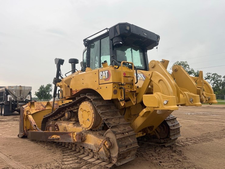 2019-caterpillar-d6-image-2