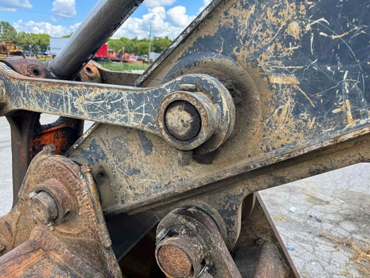 2014-deere-210g-lc-image-58