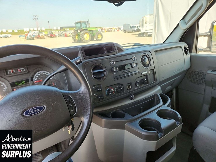 2014-ford-cargo-image-18