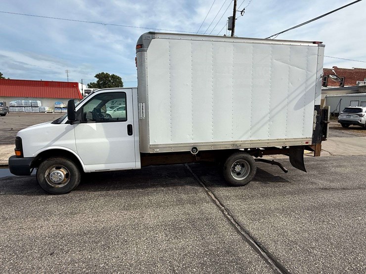 2009-chevrolet-express-3500-image-21