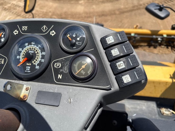 2014-caterpillar-cb54-image-25