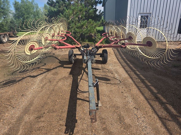 10-wheel-pull-type-wheel-rake,-hydraulic-lift,-brand:-omi-agc,-14”-tires-on-4-bolt-rims-image-3