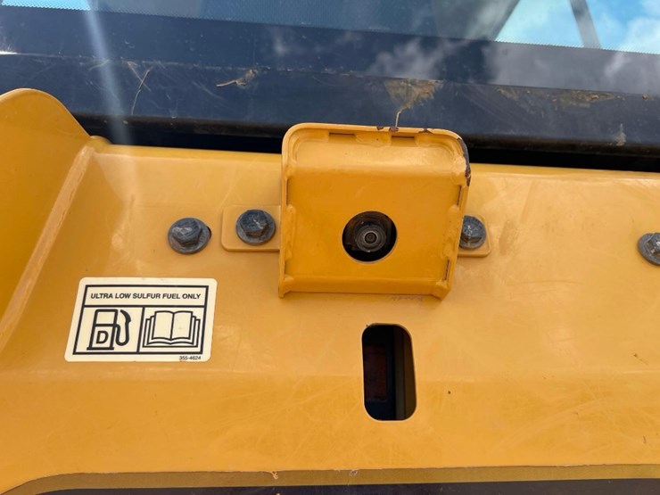2021-caterpillar-d3-lgp-image-16
