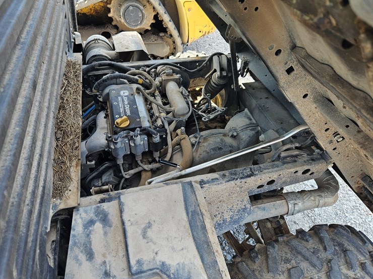 2019-john-deere-gator-image-9