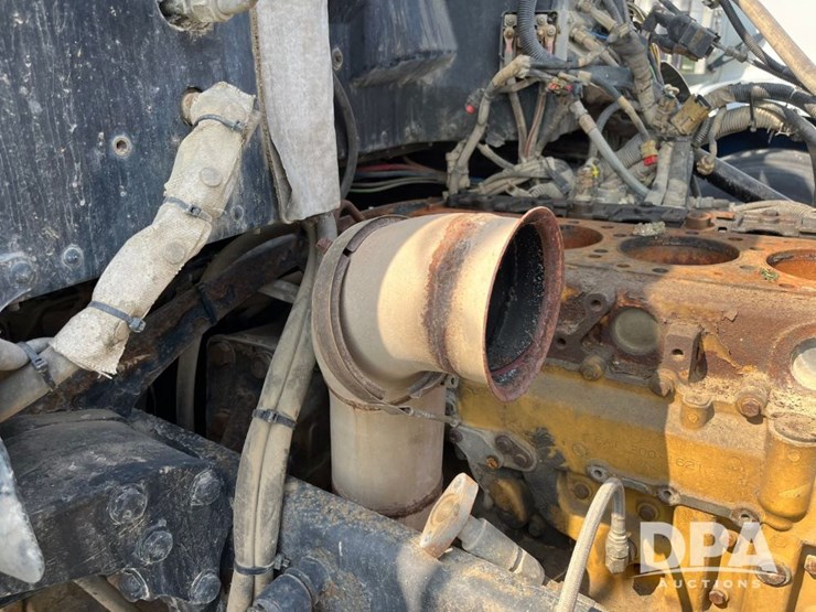 2008-peterbilt-384-image-75