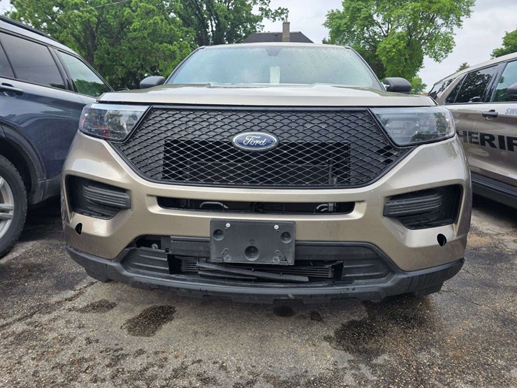 2021-ford-explorer-image-3