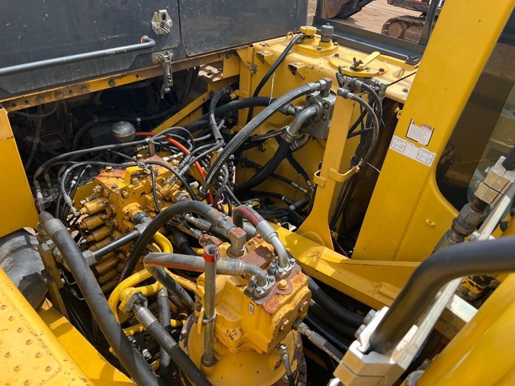2013-komatsu-pc490-lc-10-image-17