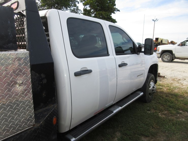 2013-gmc-3500-image-9