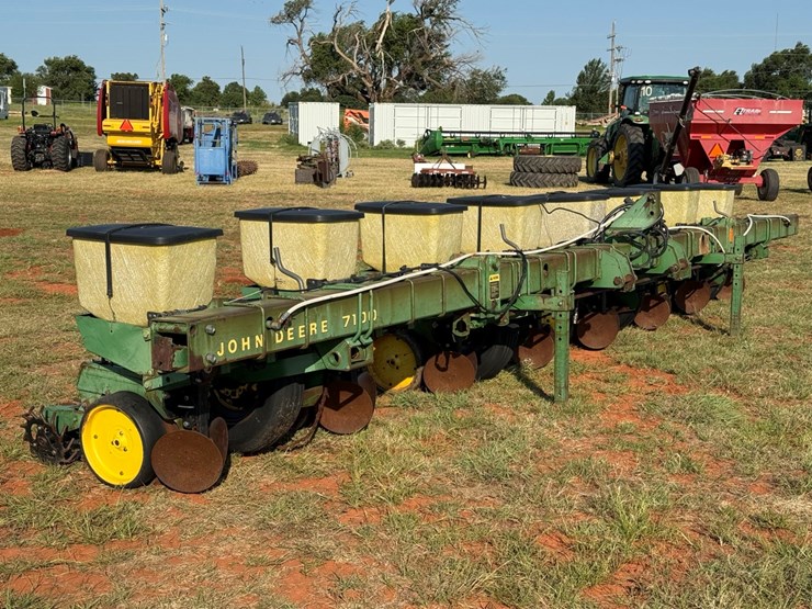 john-deere-7100-image-1