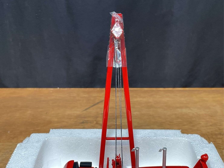 1/25-ih-td24-crawler-w/superier-pipe-layer-nib-sc-image-9