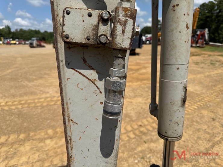 2019-takeuchi-tb230-image-10